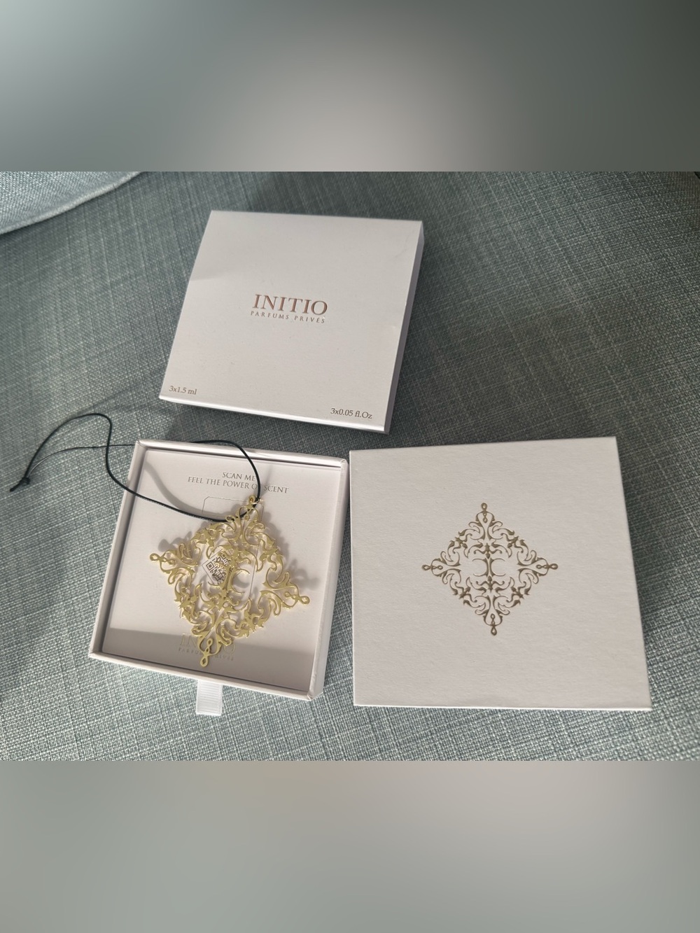 Initio perfume charm